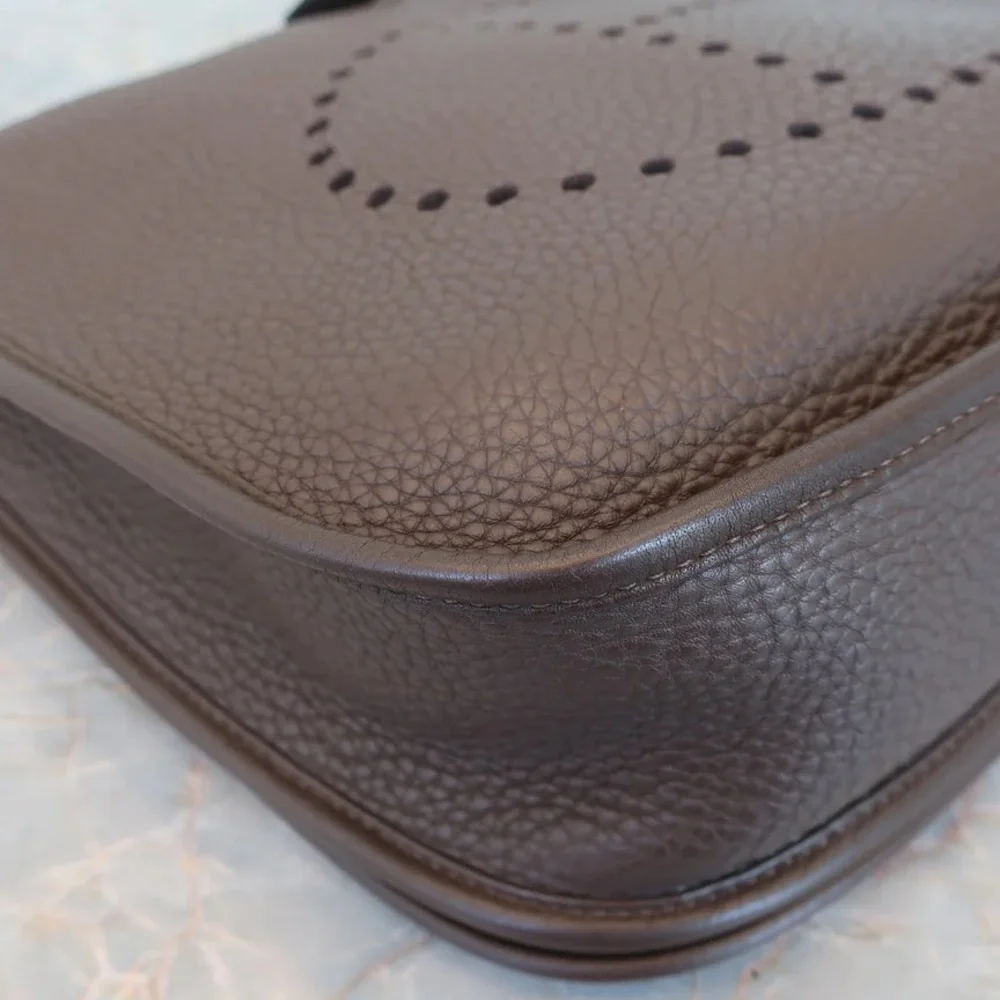 AUTHENTIC HERMES EVELYNE GM Chocolate brown clemence leather crossbody - Picture 6 of 15